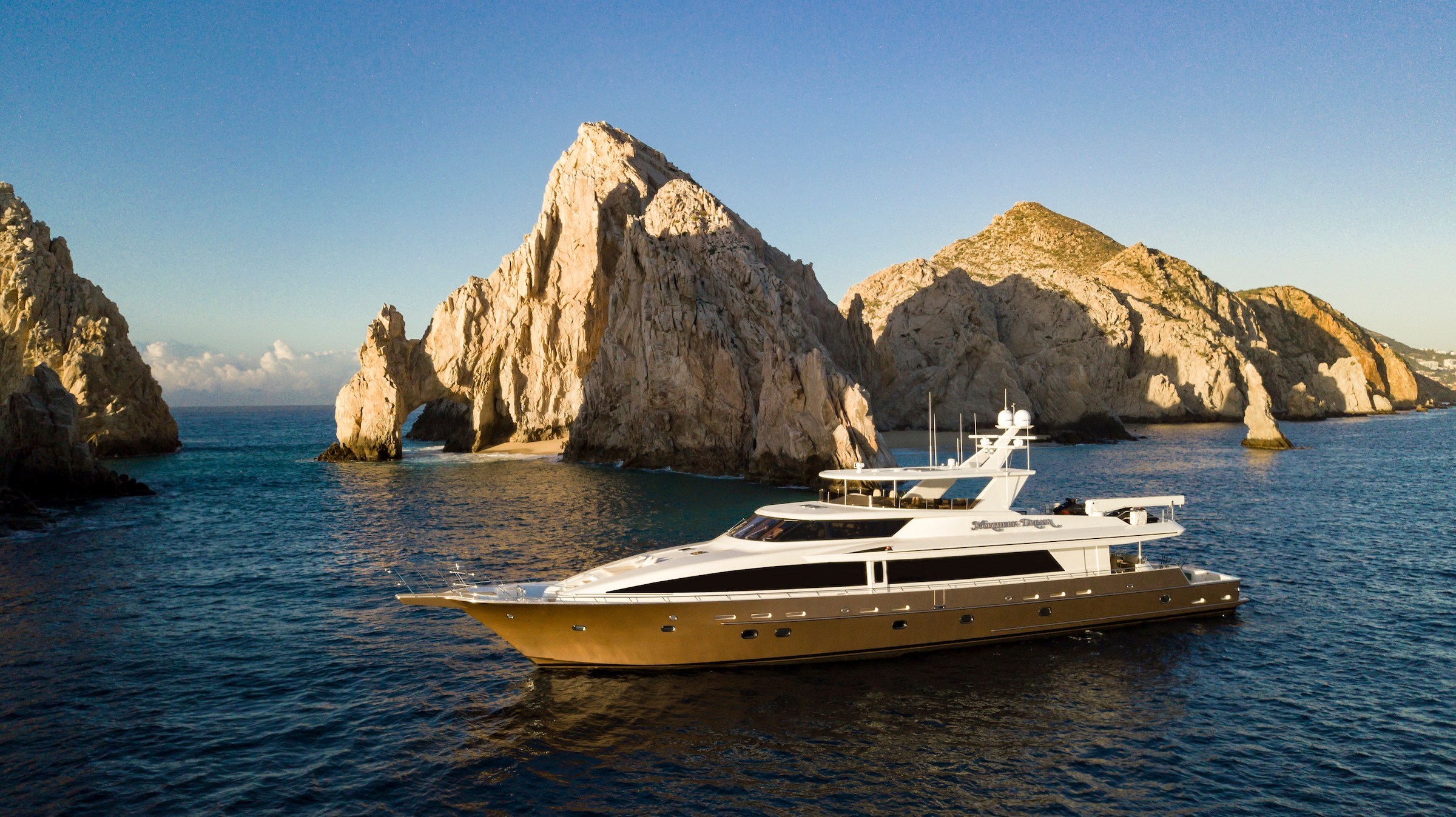 luxury yachts in cabo